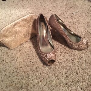 Beautiful satin heels with pearl detail
